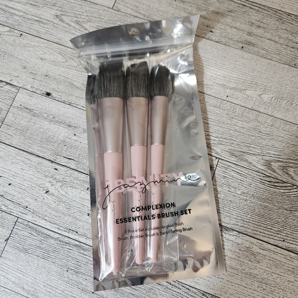 Jazmine Beauty Other - Jazmine Beauty Complexion Essentials Makeup Brush 3 Piece Set New in Package